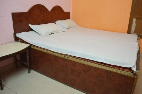 Popular Calcutta Hotel, Lucknow 3
